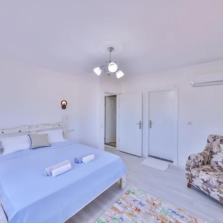 Kaya Holiday home *